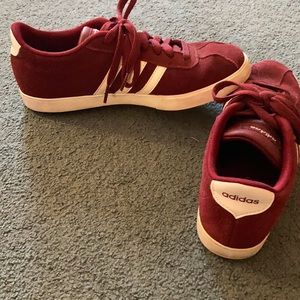 Great condition maroon adidas neo comfort foot bed sneakers!